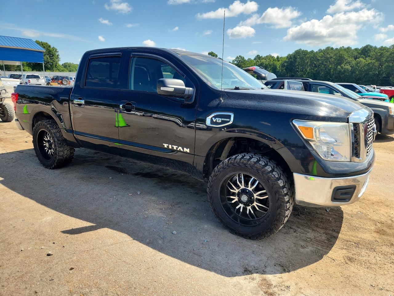 2017 NISSAN TITAN