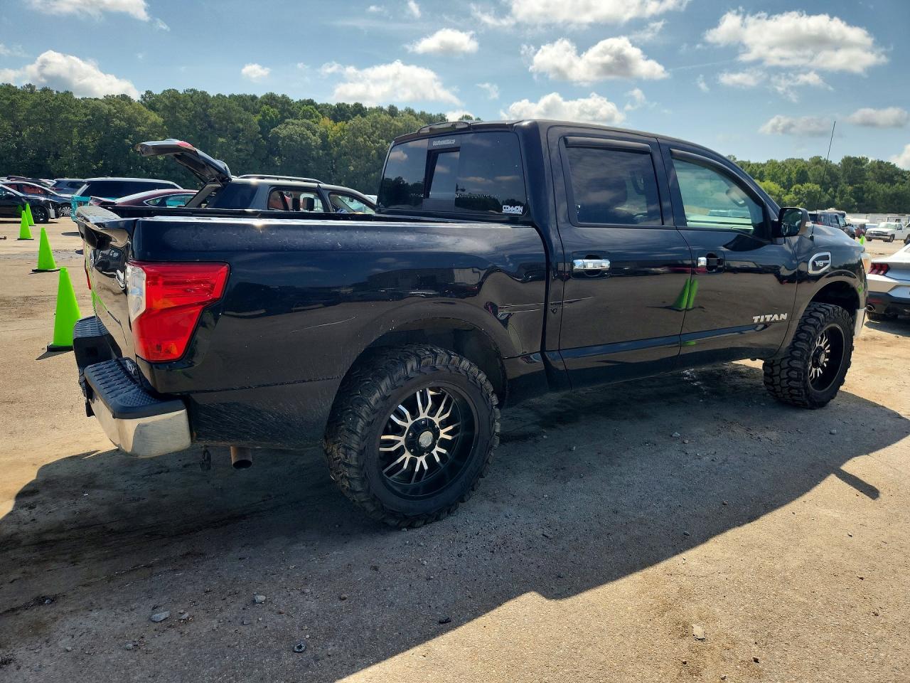 2017 NISSAN TITAN
