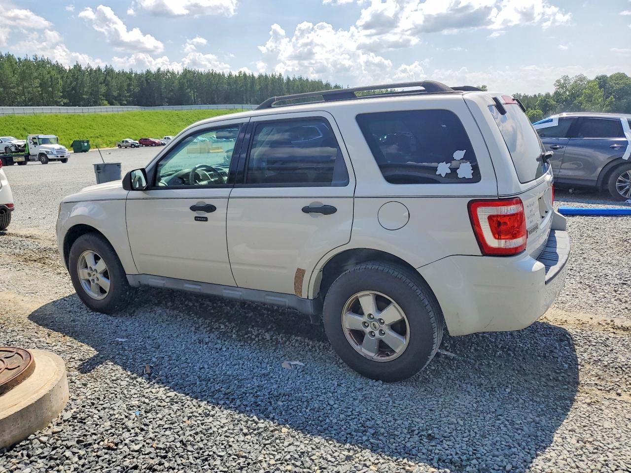 2010 FORD ESCAPE