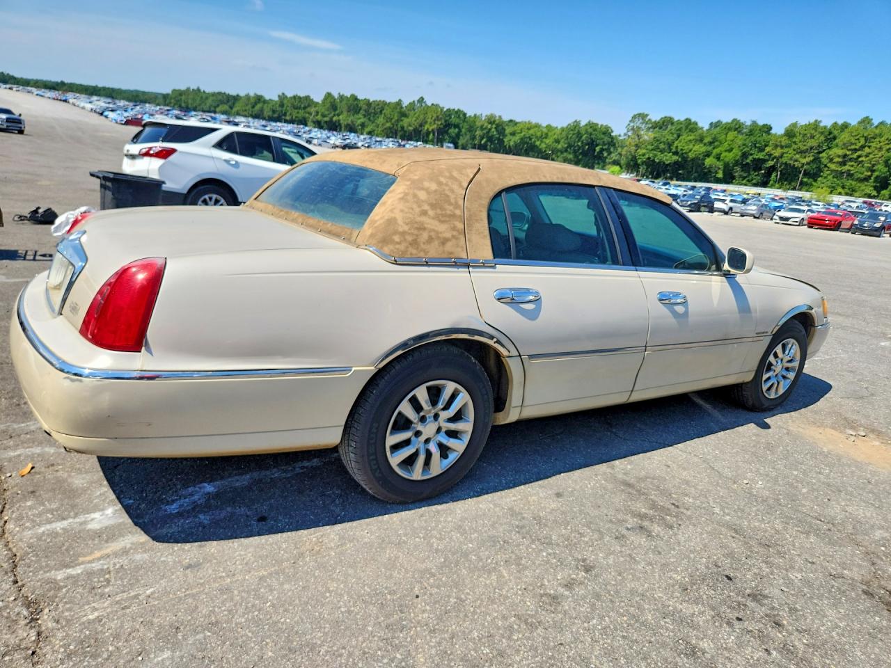 2000 LINCOLN TOWNCAR