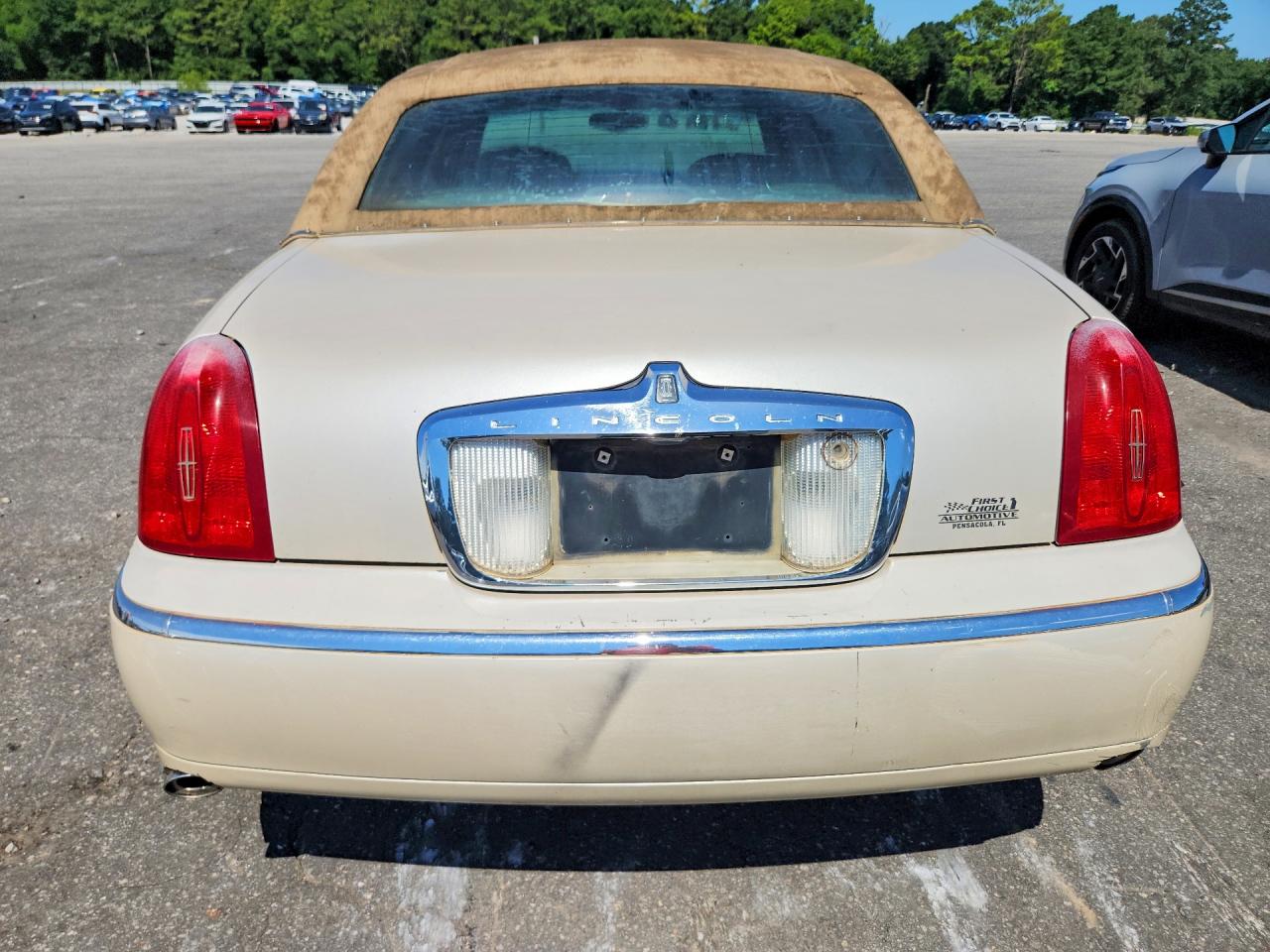 2000 LINCOLN TOWNCAR