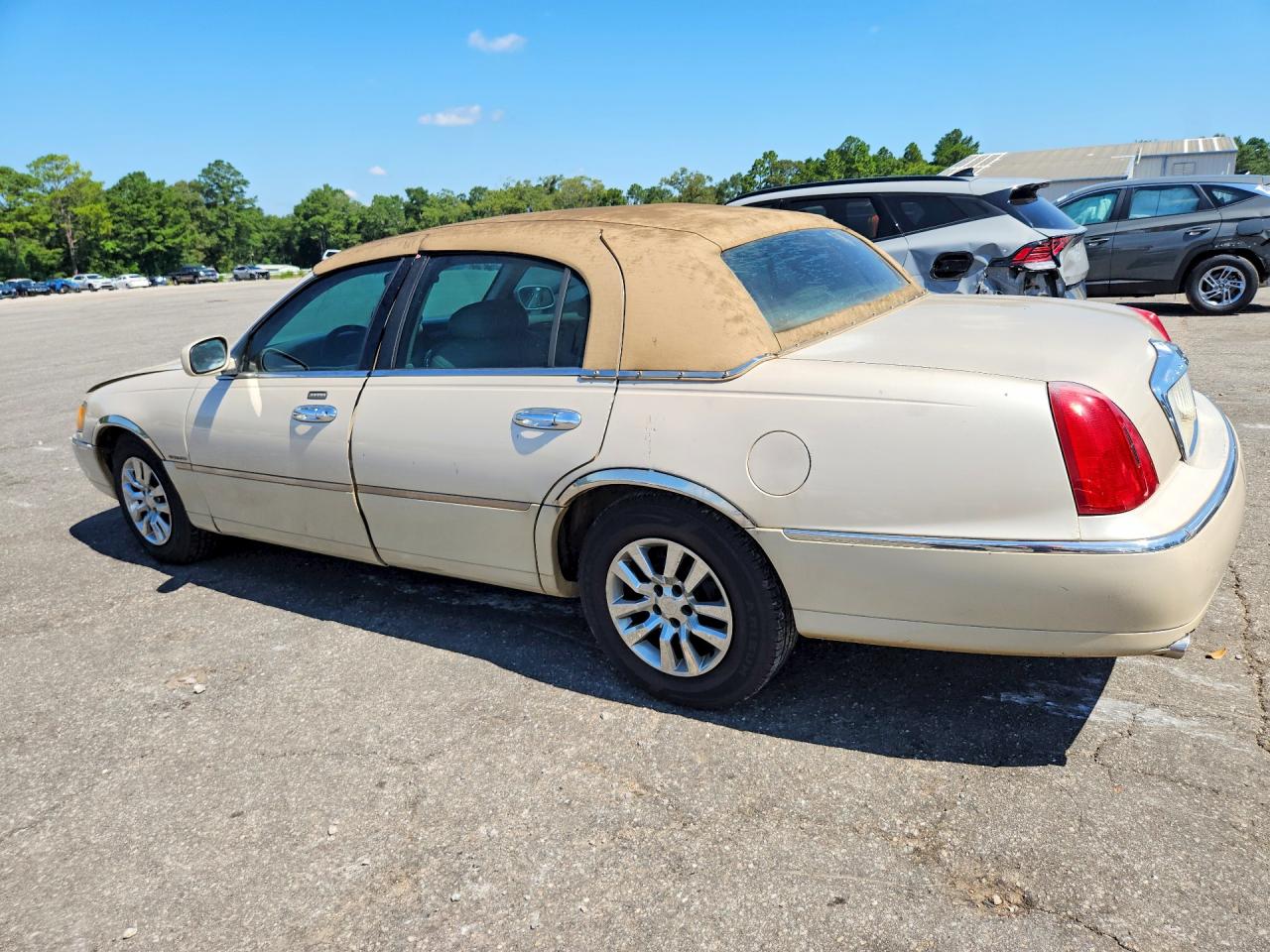 2000 LINCOLN TOWNCAR