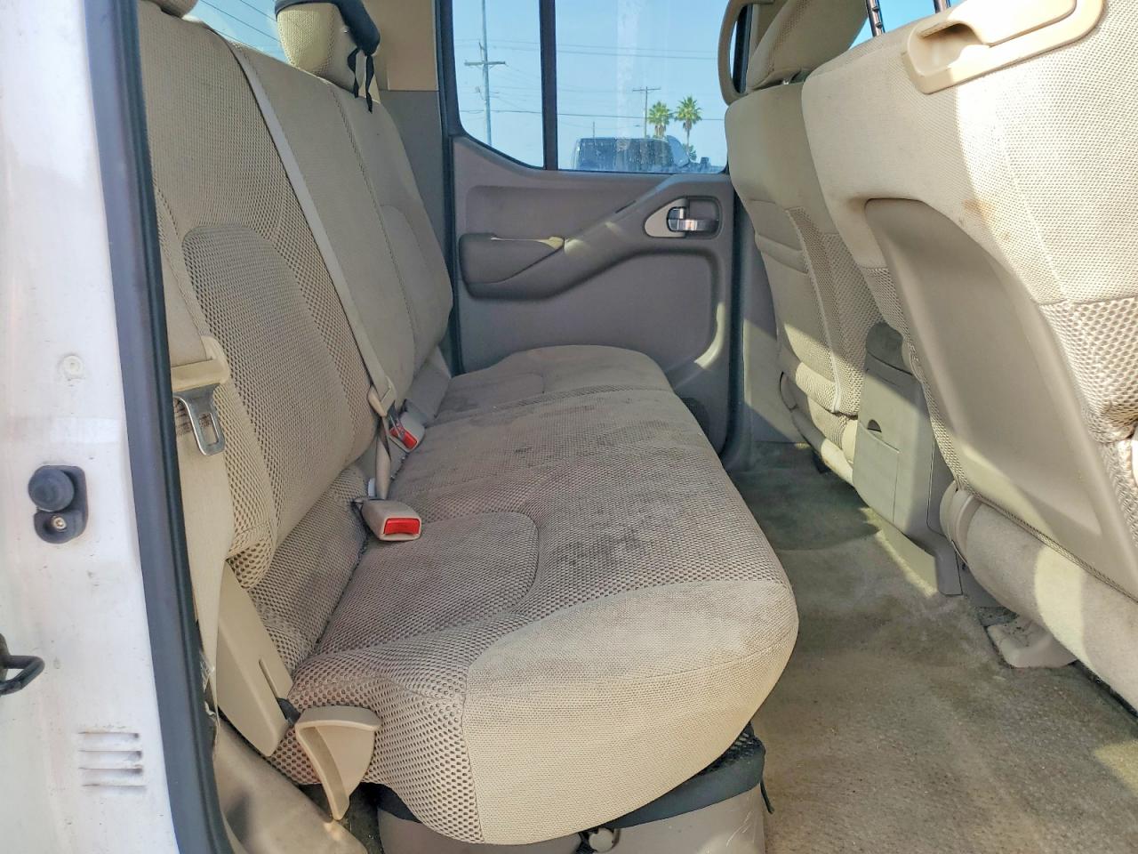 2011 NISSAN FRONTIER