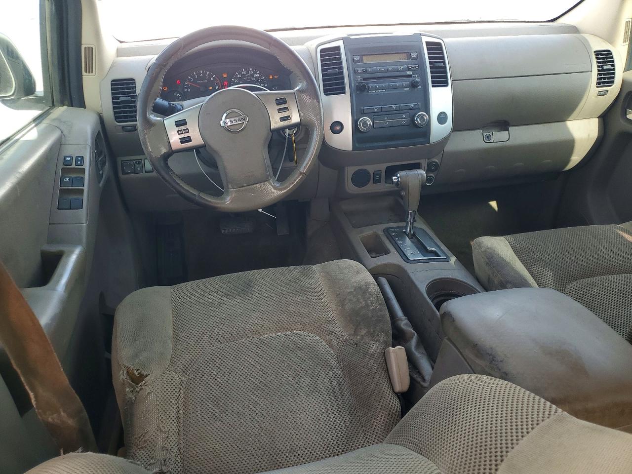 2011 NISSAN FRONTIER