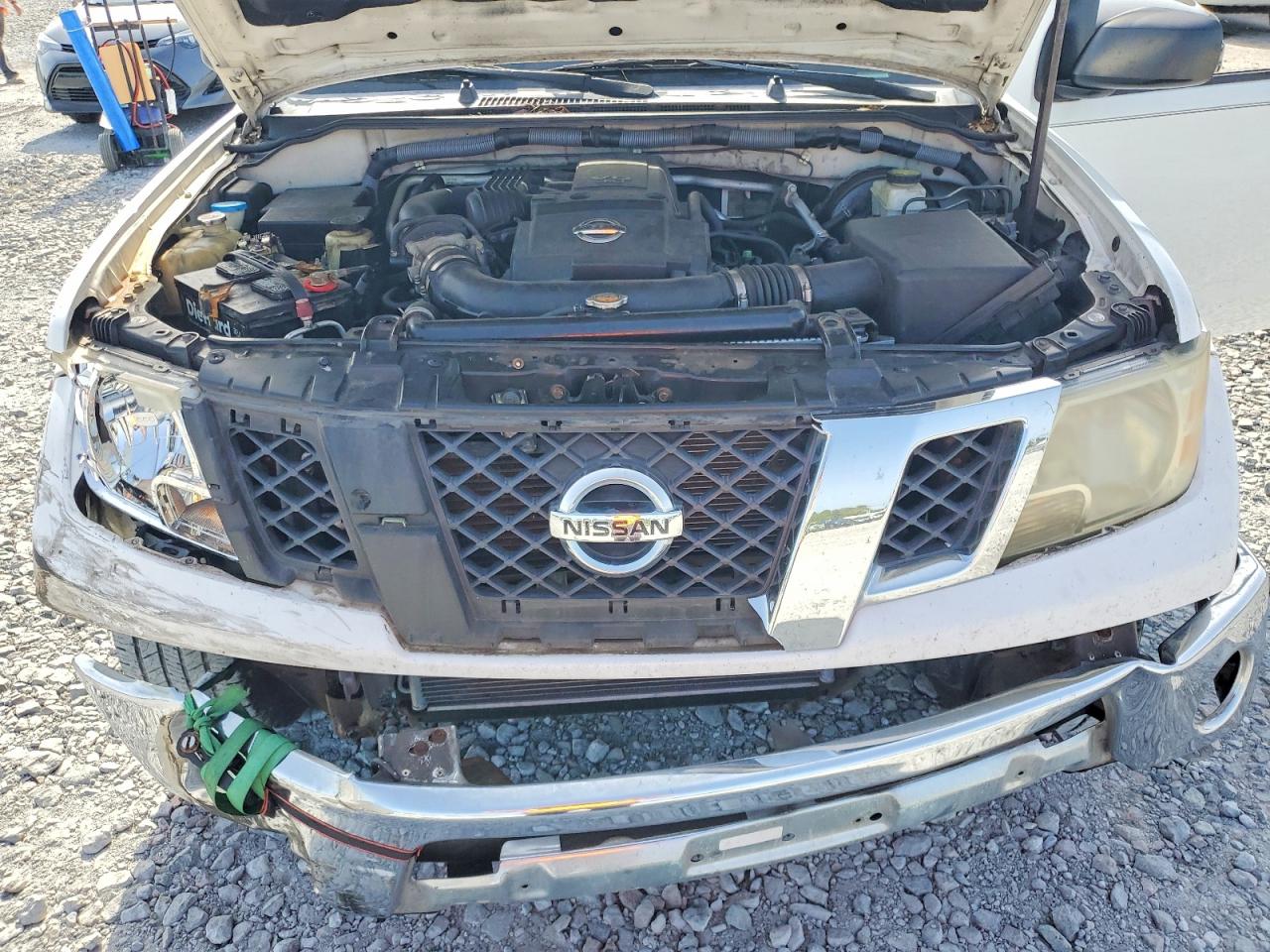 2011 NISSAN FRONTIER