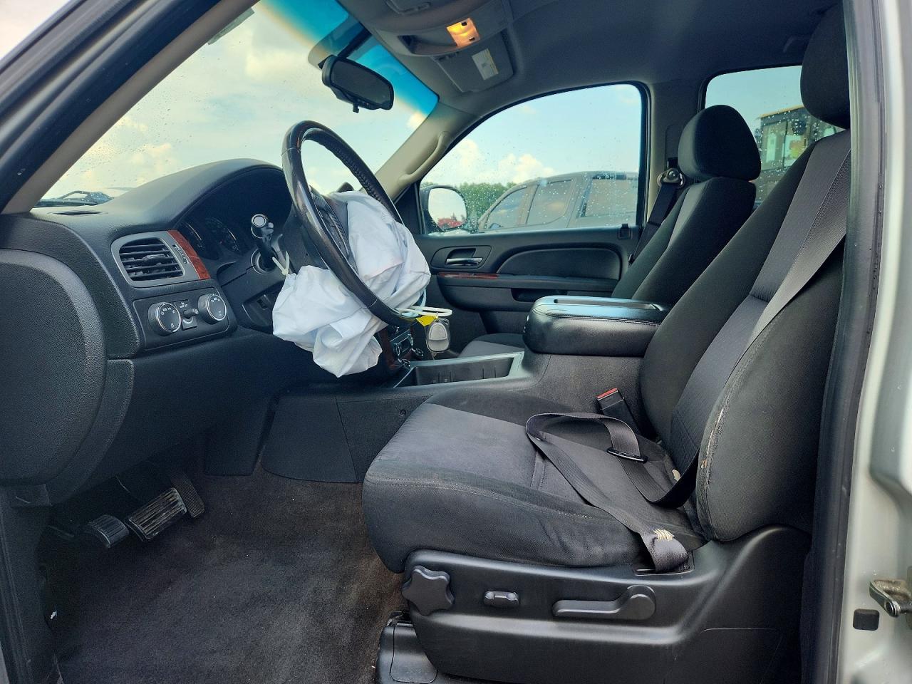2011 CHEVROLET TAHOE
