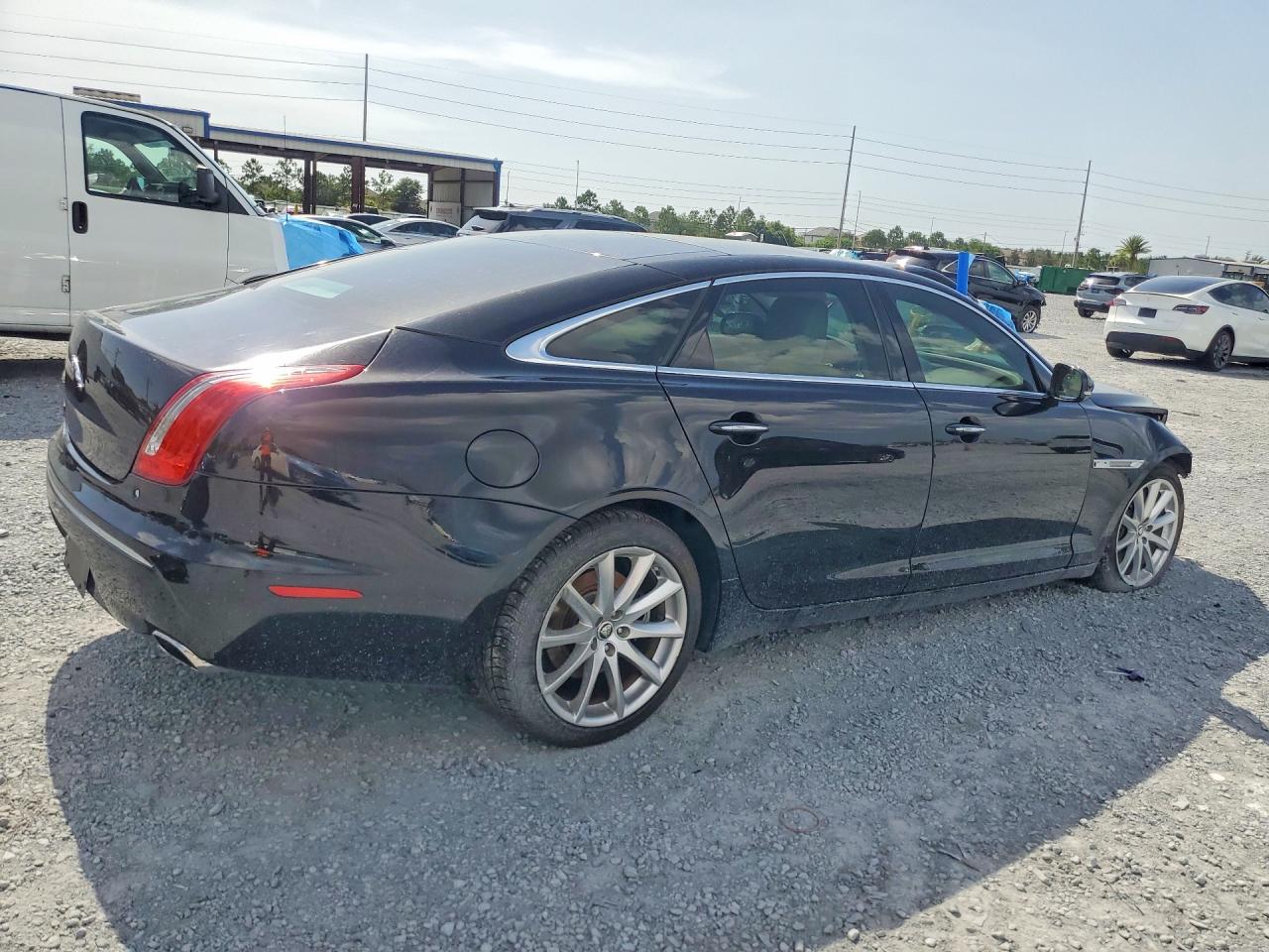 2011 JAGUAR XJ