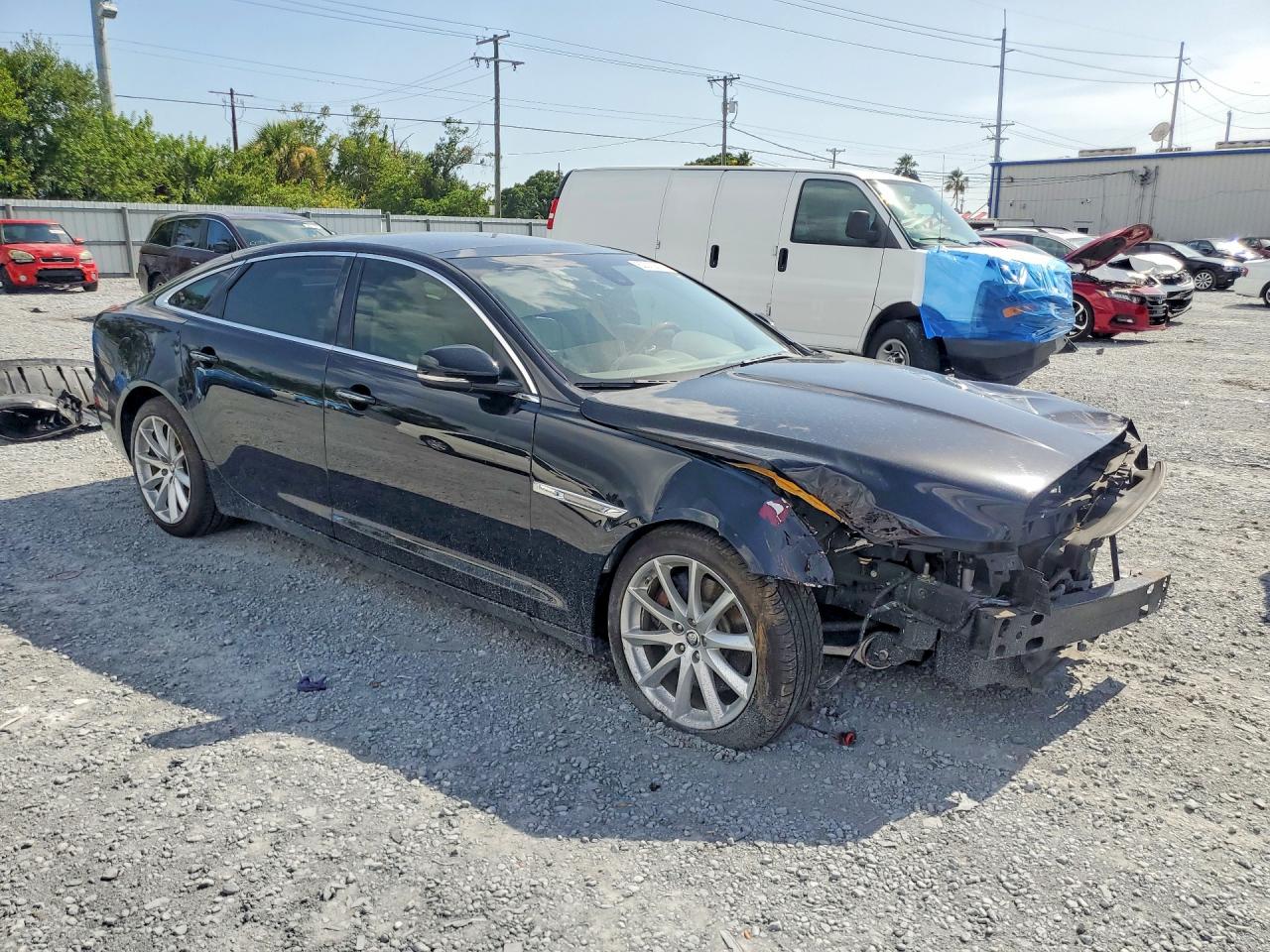 2011 JAGUAR XJ