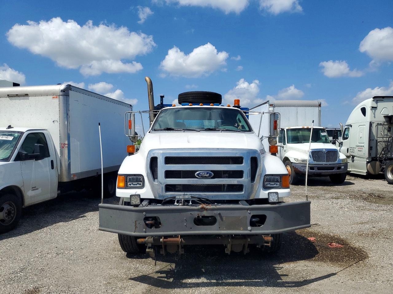 2015 FORD F750