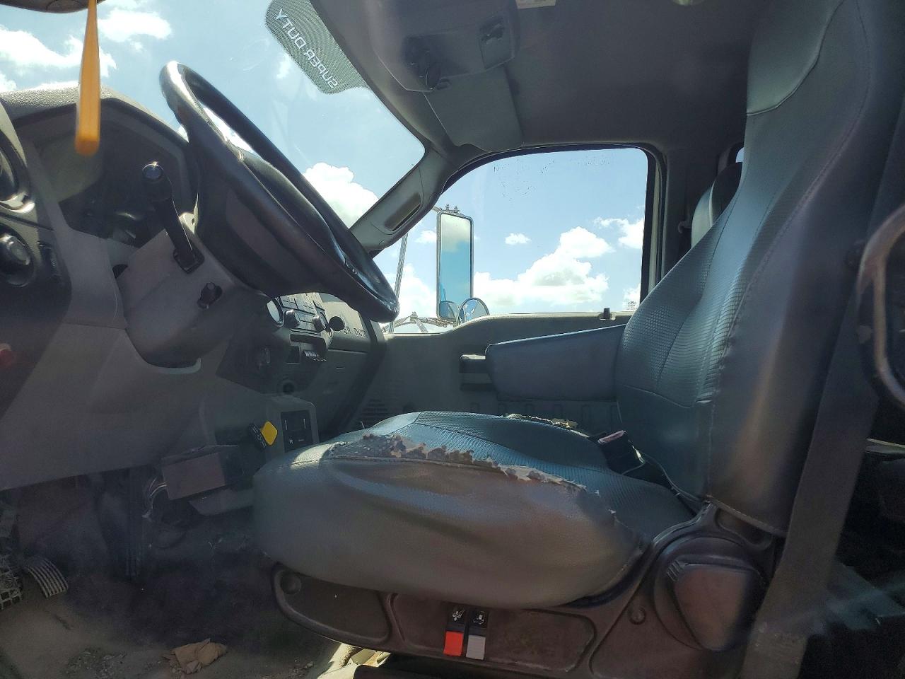 2015 FORD F750