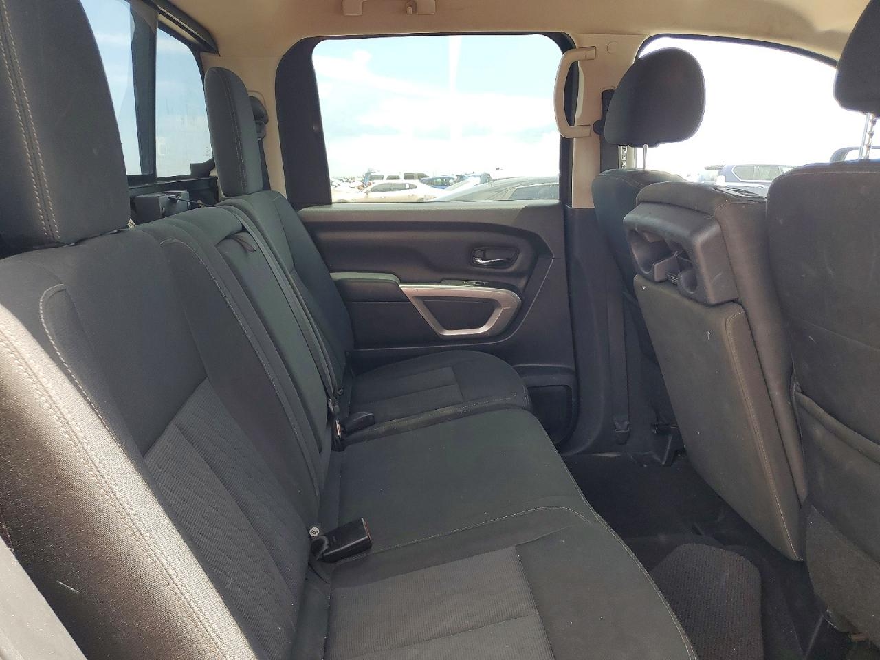 2017 NISSAN TITAN