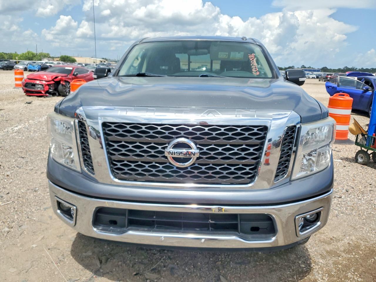 2017 NISSAN TITAN
