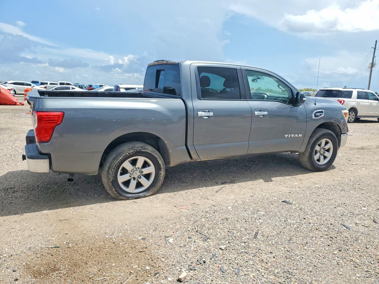 2017 NISSAN TITAN