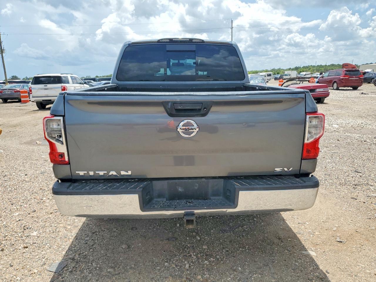 2017 NISSAN TITAN