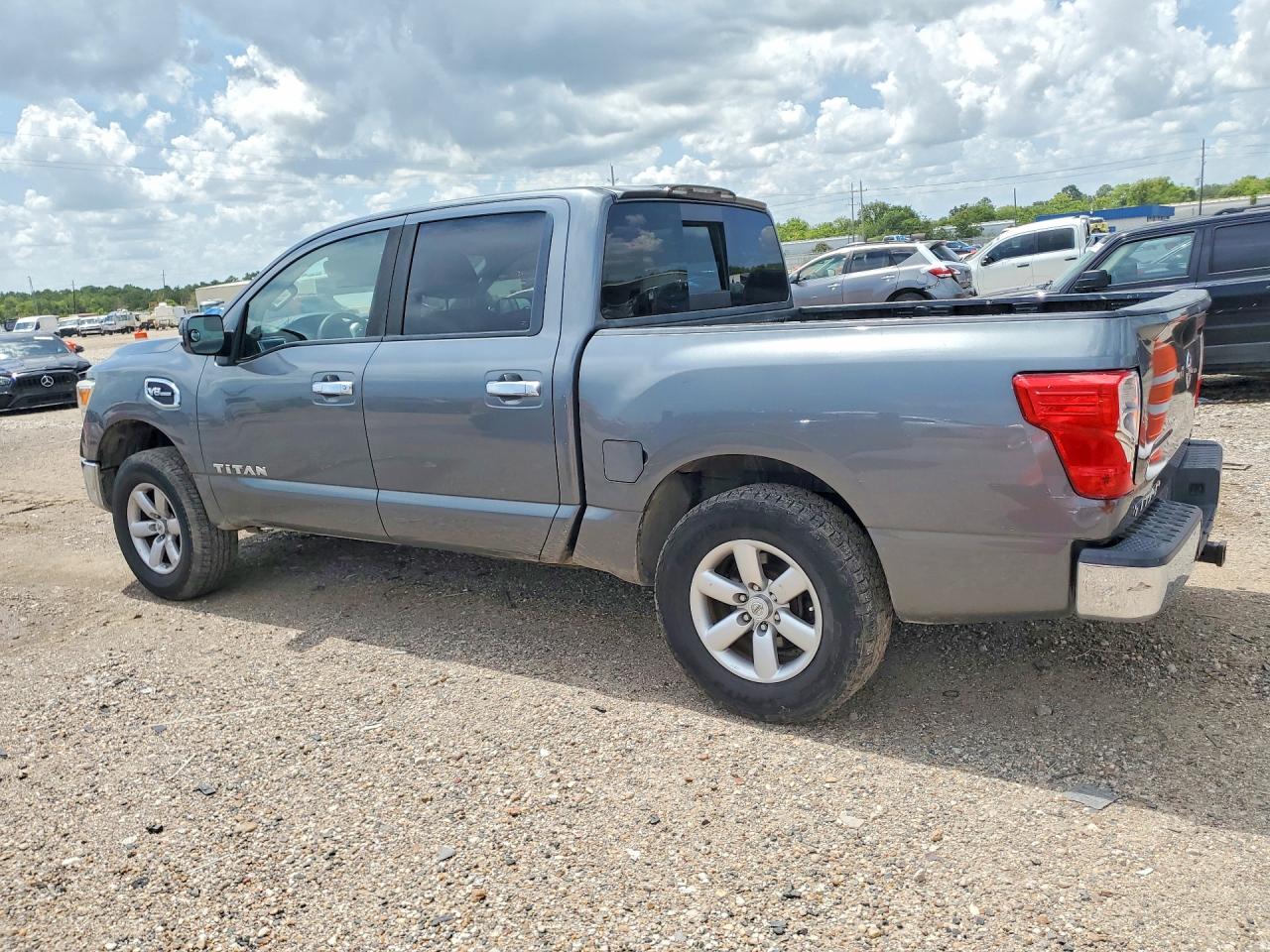 2017 NISSAN TITAN
