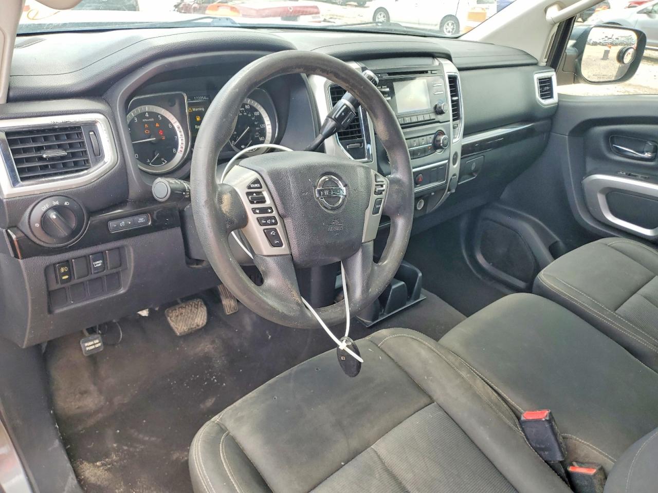 2017 NISSAN TITAN