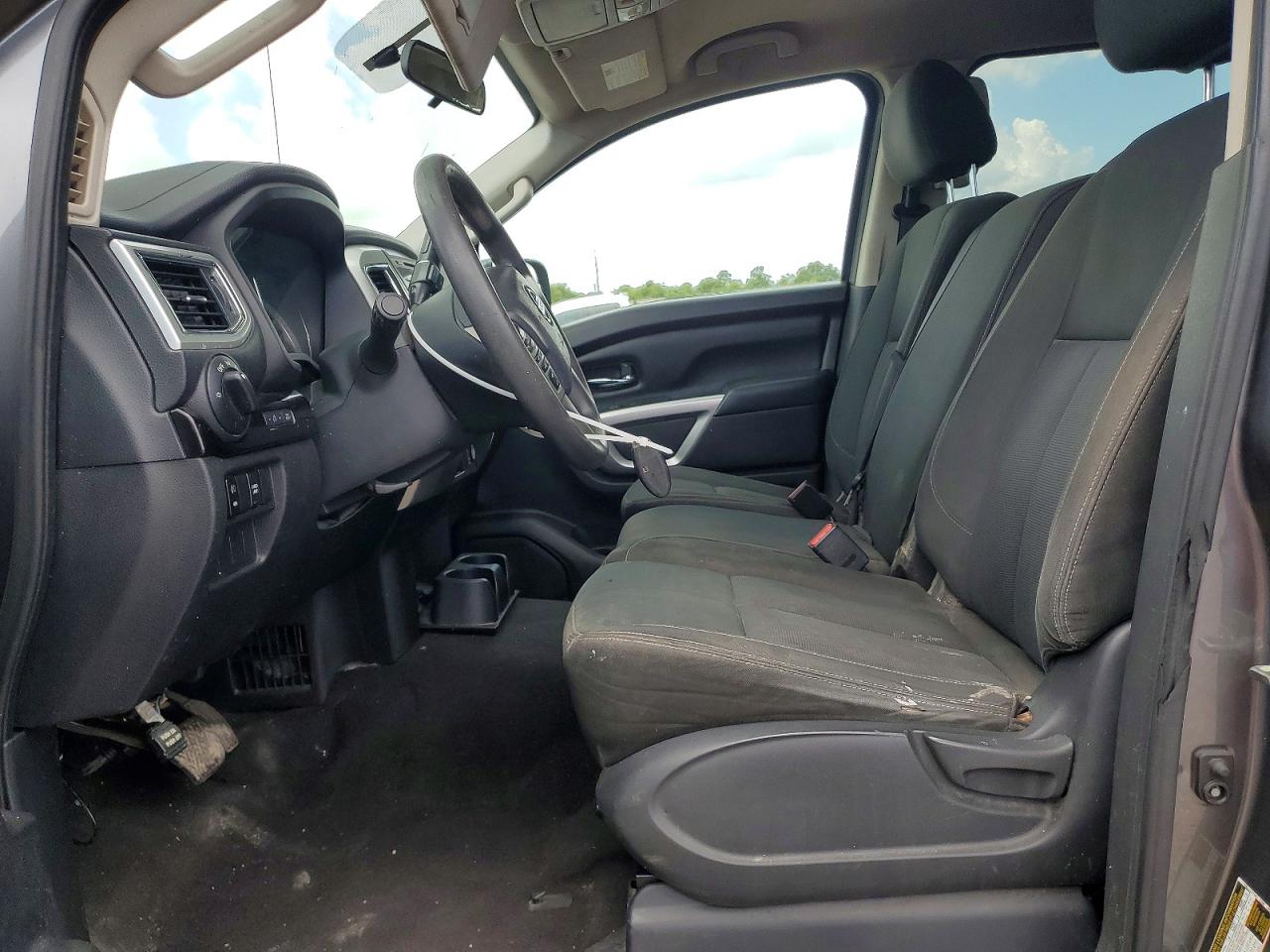 2017 NISSAN TITAN