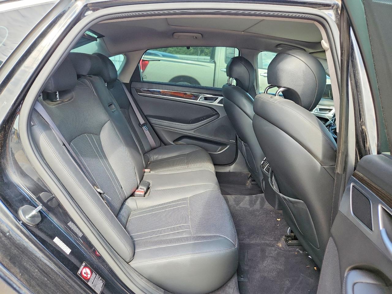 2016 HYUNDAI GENESIS