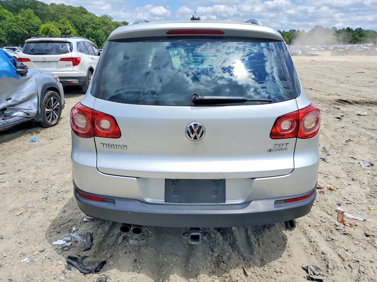 2010 VOLKSWAGEN TIGUAN