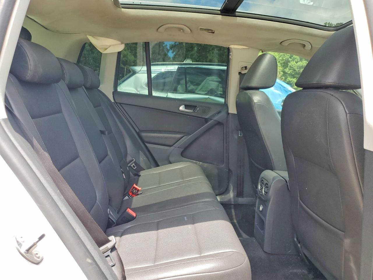 2010 VOLKSWAGEN TIGUAN
