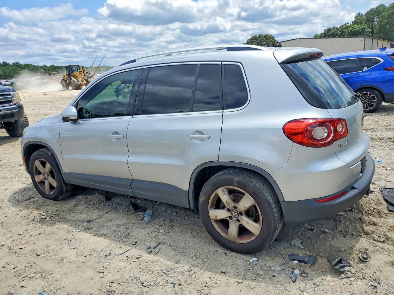 2010 VOLKSWAGEN TIGUAN