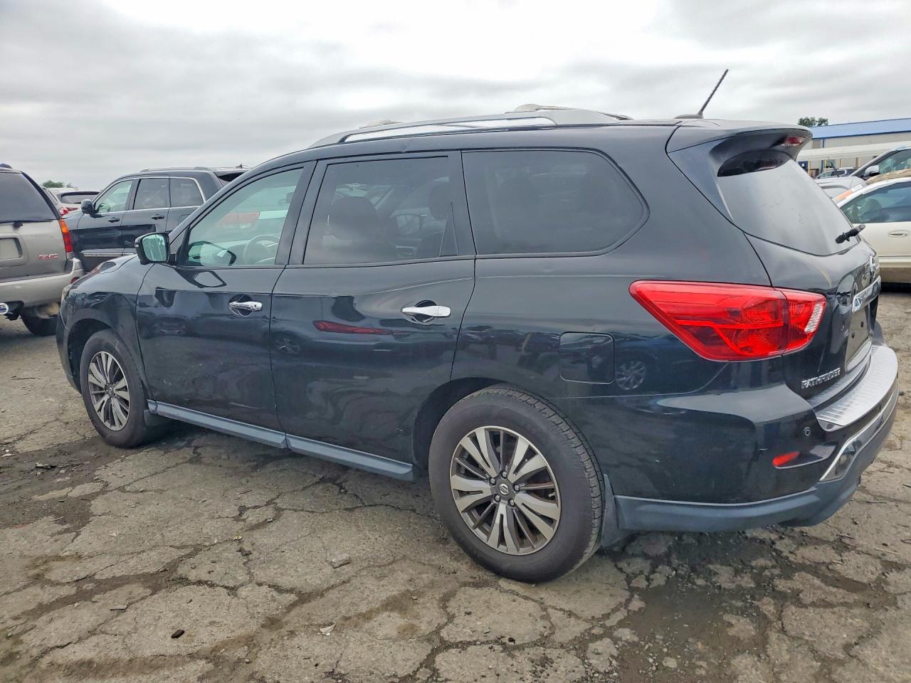 2017 NISSAN PATHFINDER