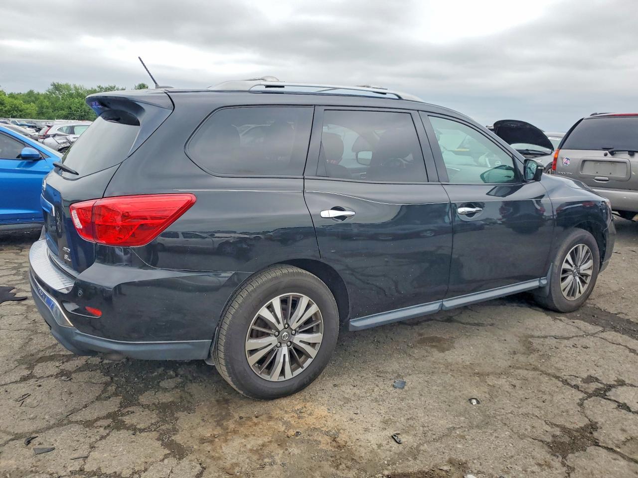 2017 NISSAN PATHFINDER