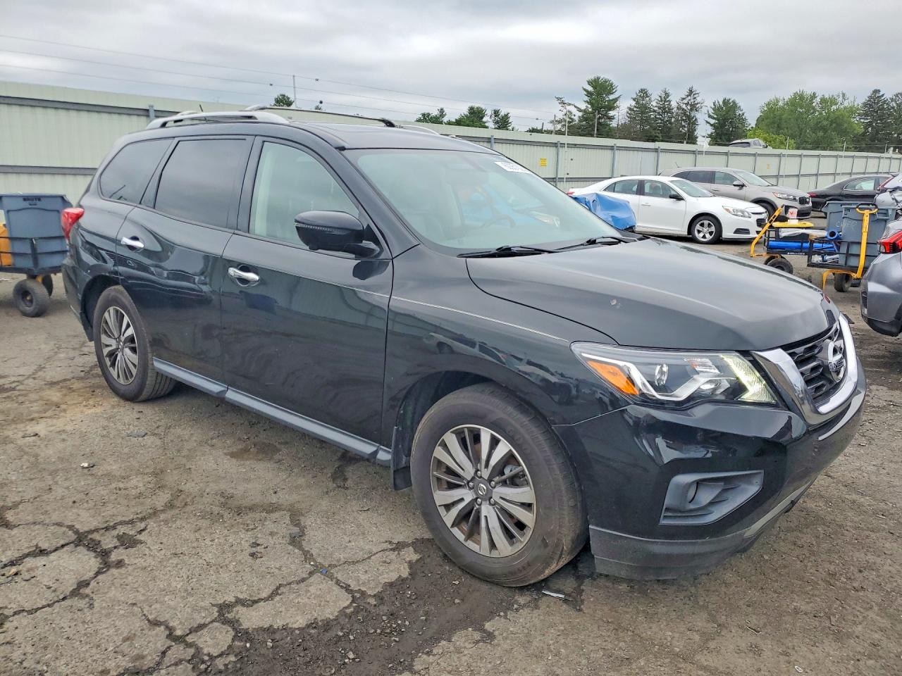 2017 NISSAN PATHFINDER