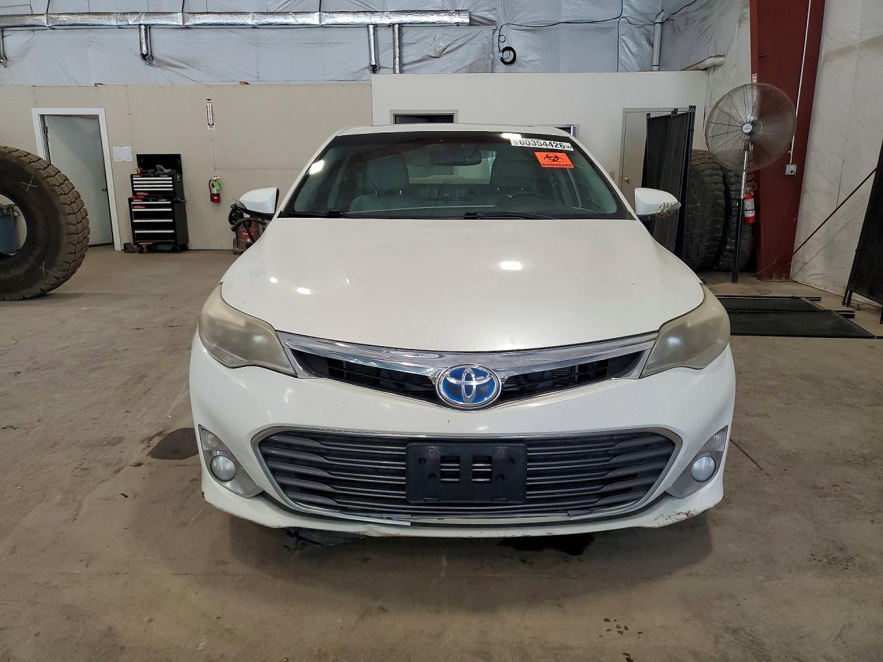 2013 TOYOTA AVALON