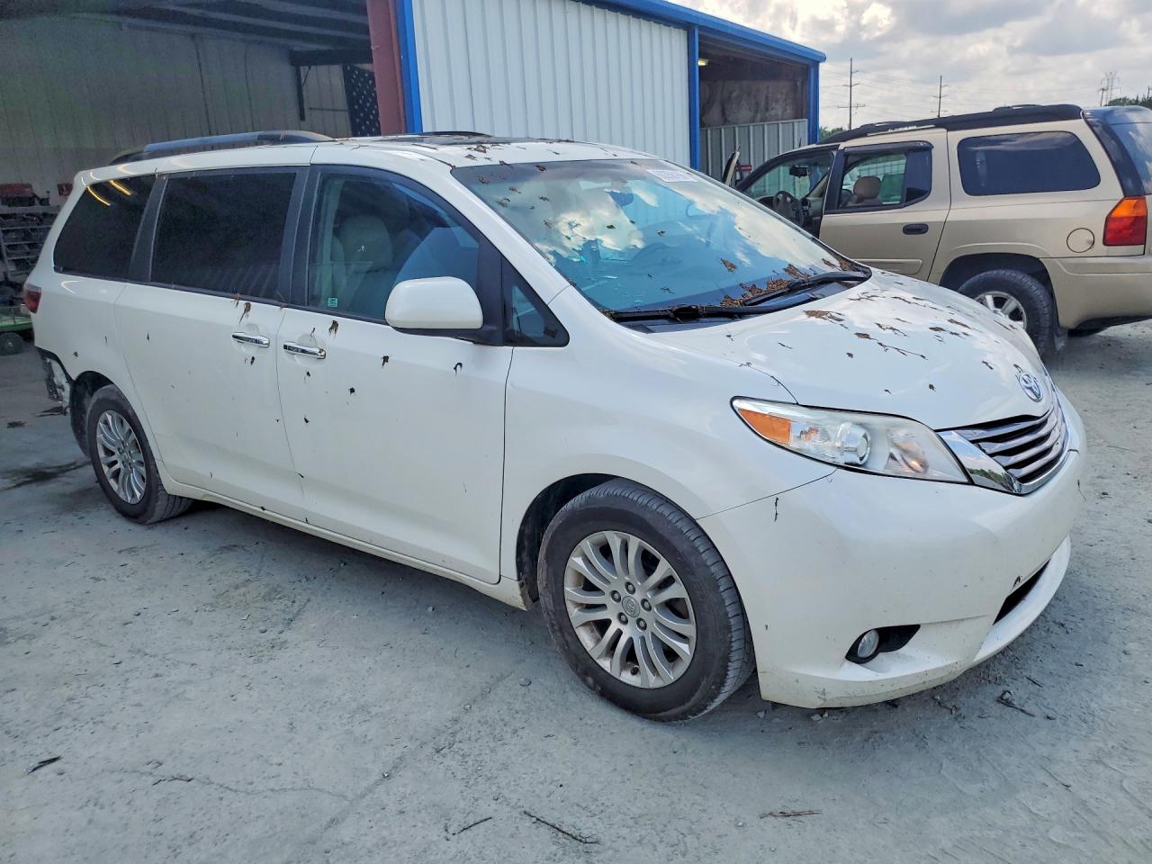 2017 TOYOTA SIENNA