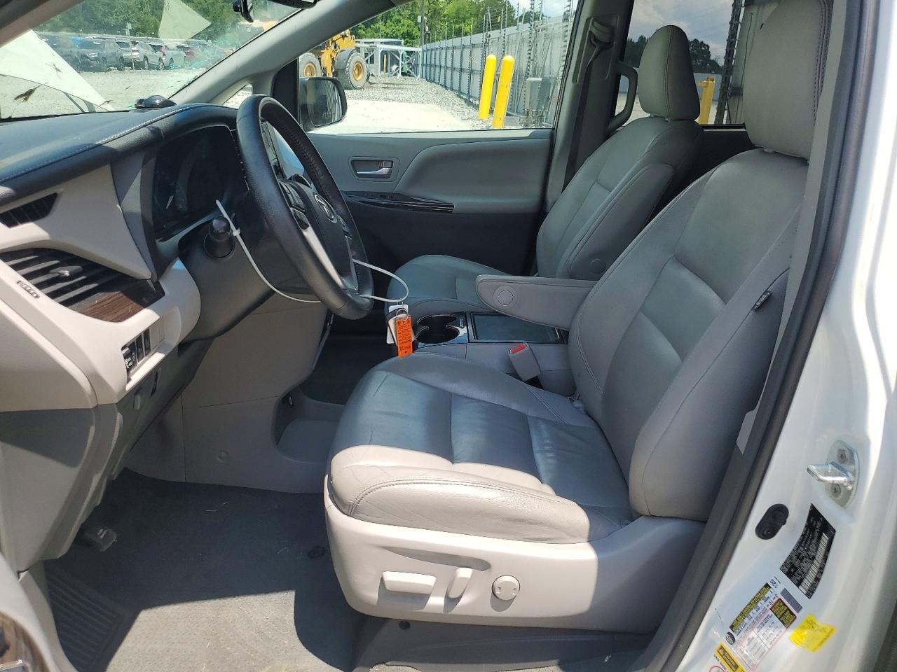 2017 TOYOTA SIENNA