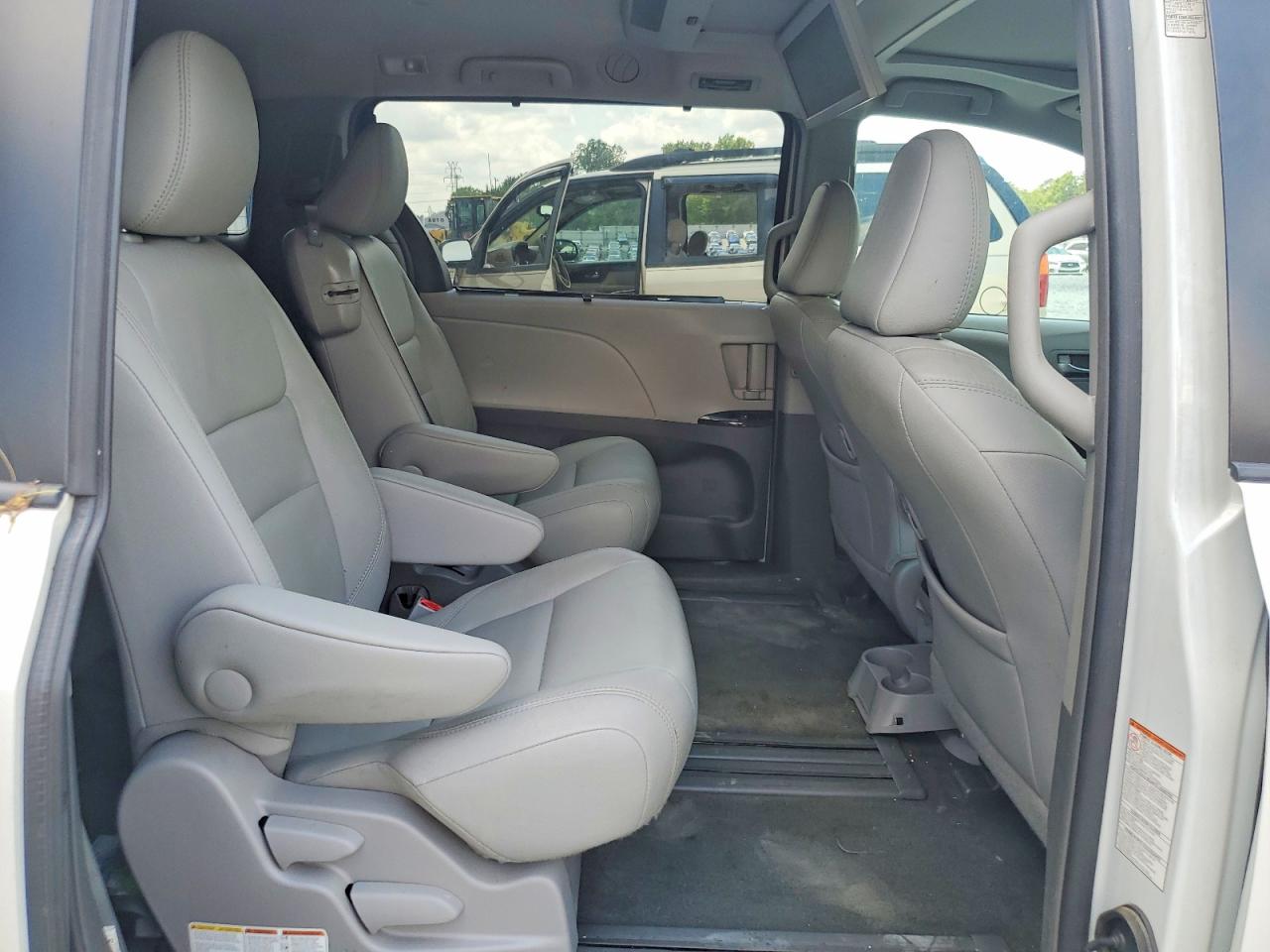 2017 TOYOTA SIENNA