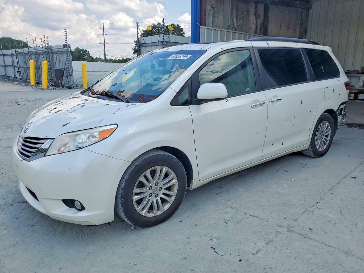2017 TOYOTA SIENNA