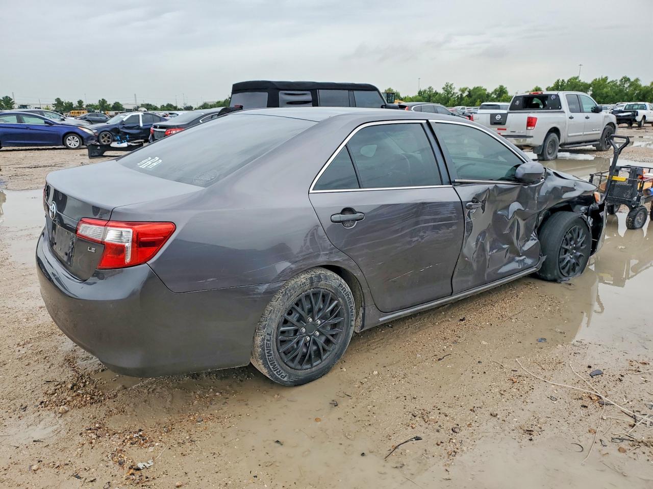 2014 TOYOTA CAMRY