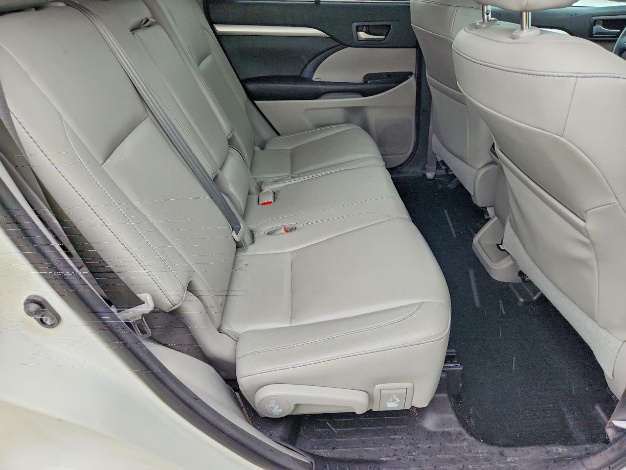 2016 TOYOTA HIGHLANDER