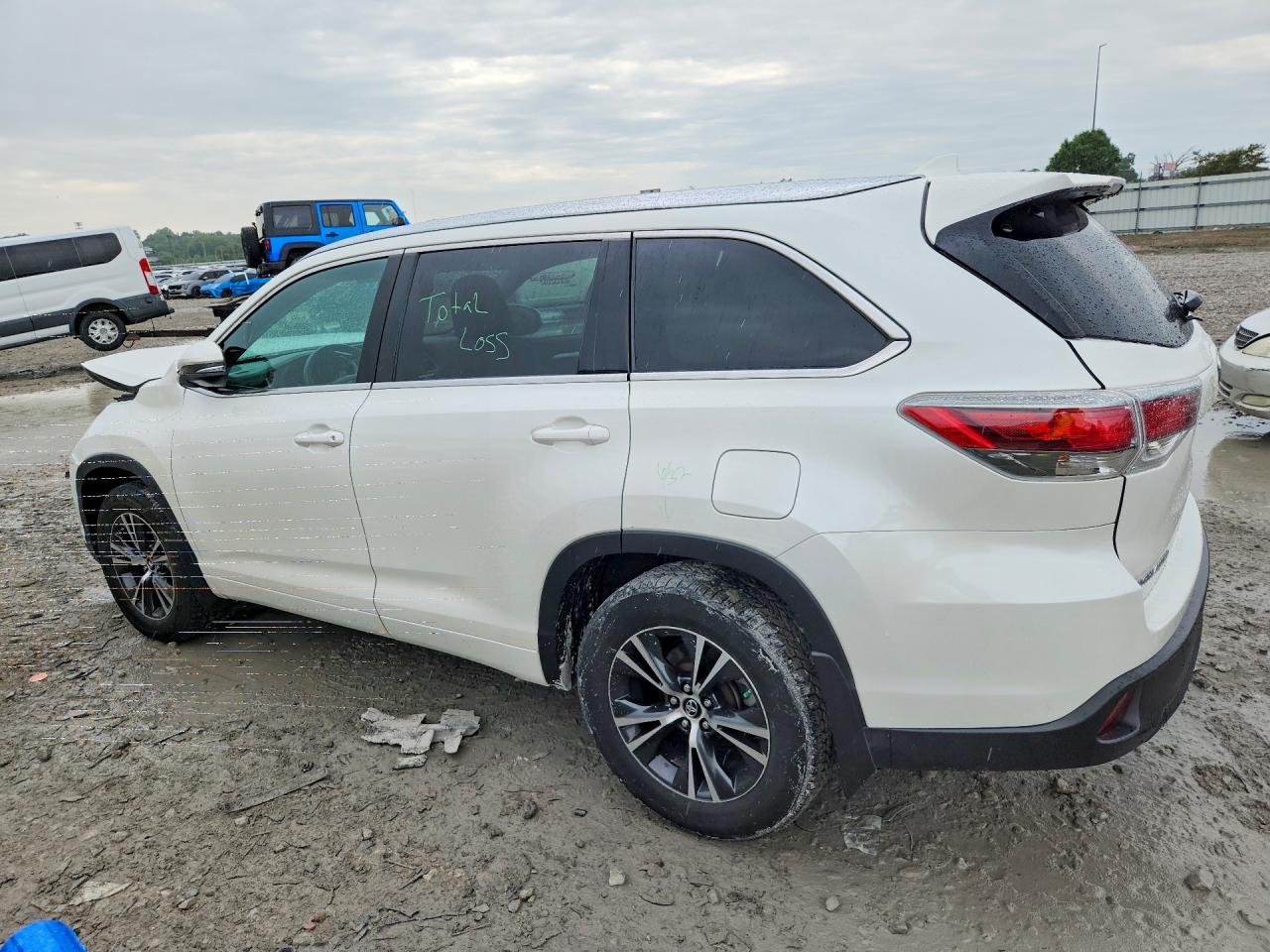 2016 TOYOTA HIGHLANDER