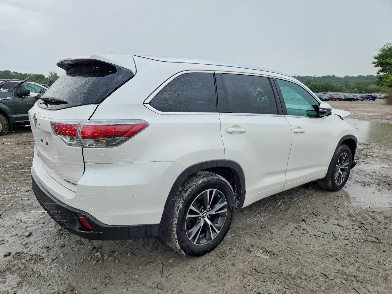 2016 TOYOTA HIGHLANDER