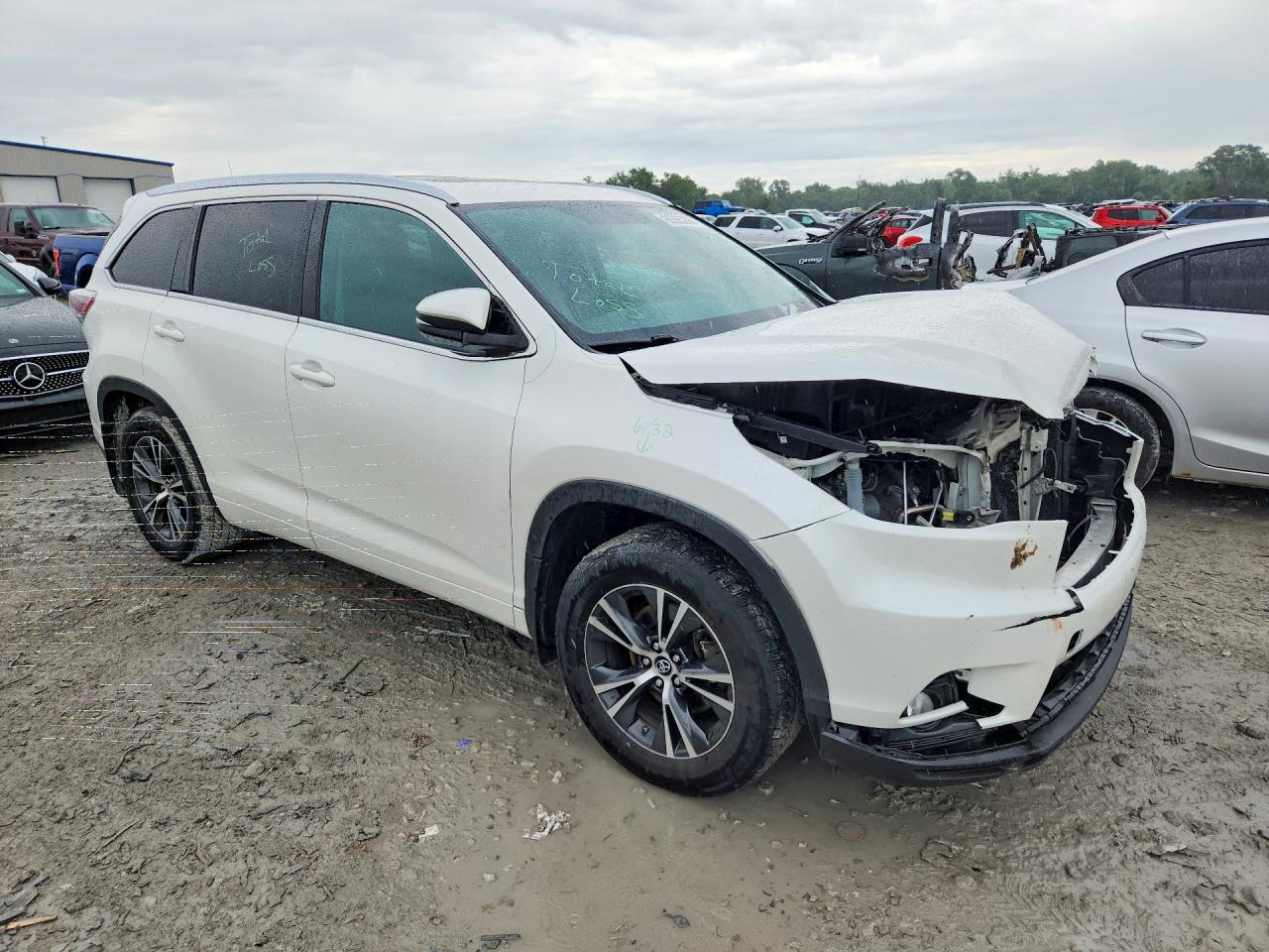2016 TOYOTA HIGHLANDER