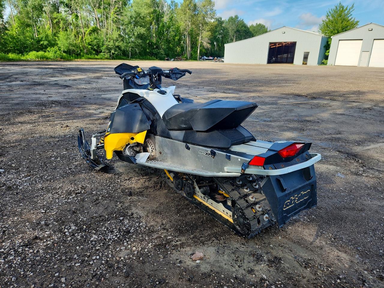 2011 SKID OO MXZ 850