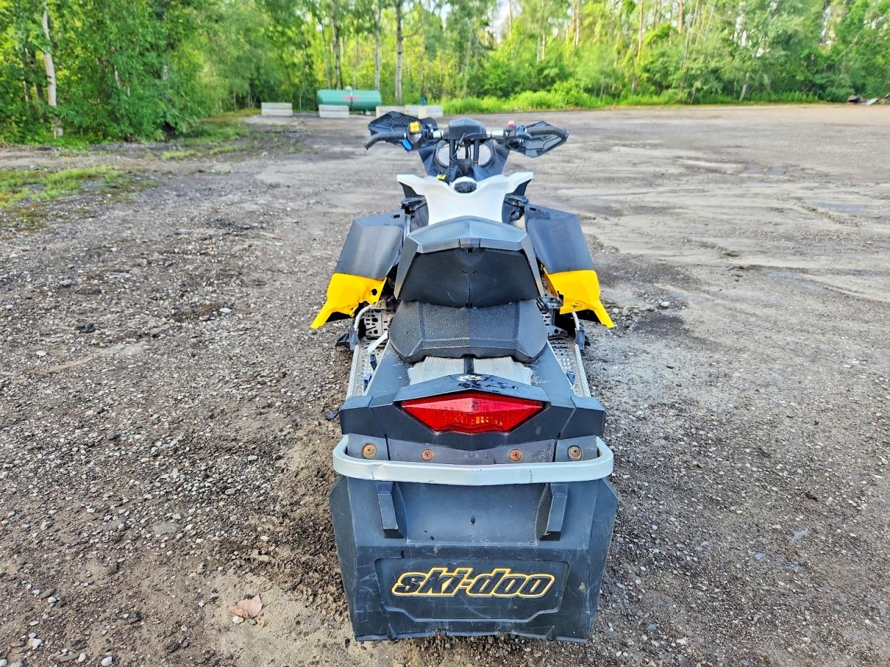 2011 SKID OO MXZ 850