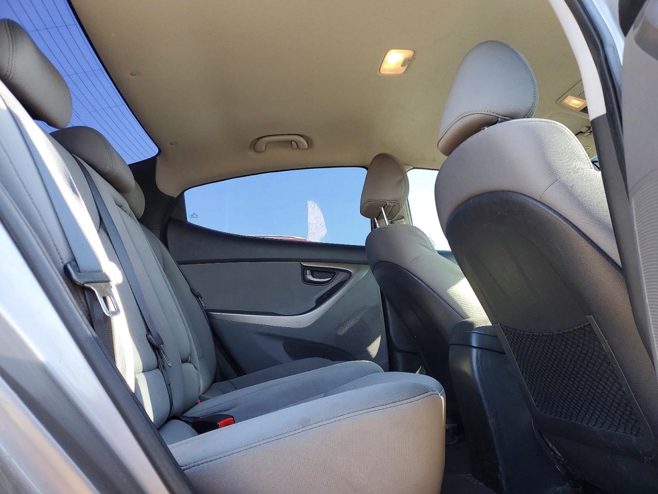 2012 HYUNDAI ELANTRA