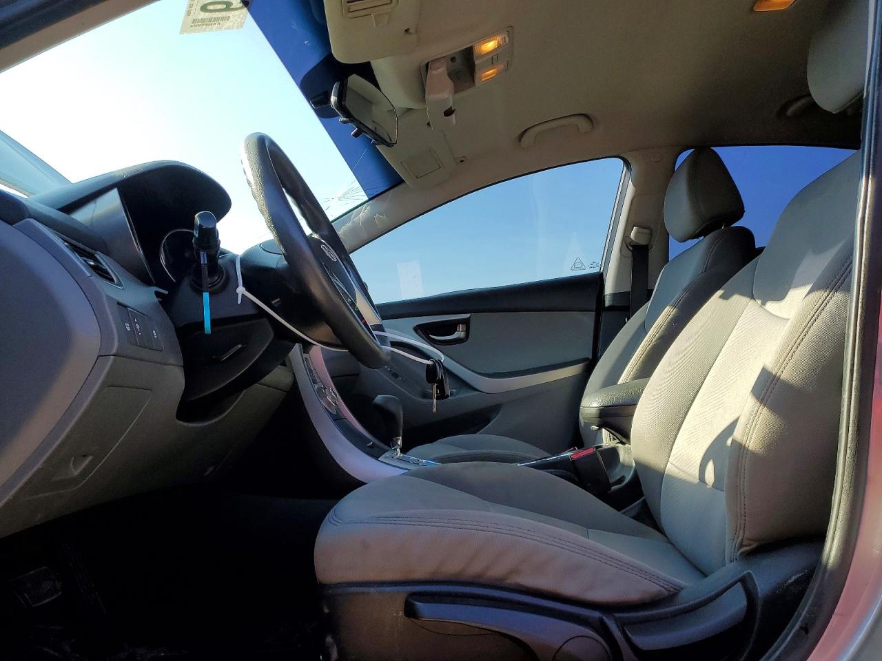 2012 HYUNDAI ELANTRA