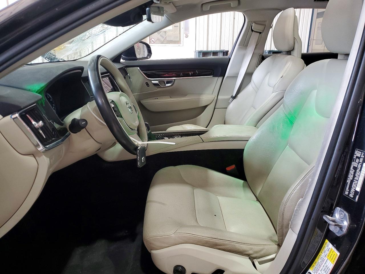 2018 VOLVO S90