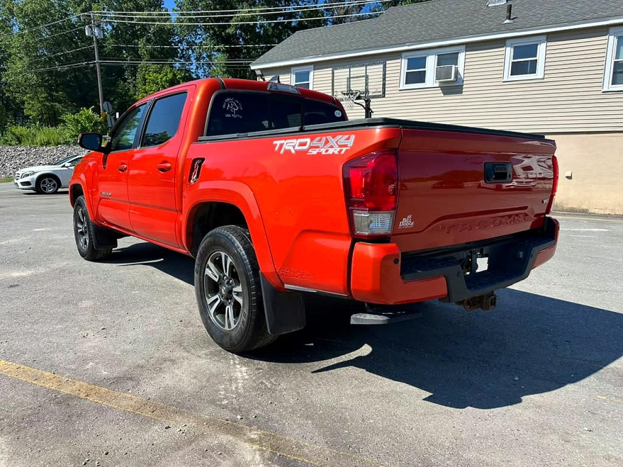 2016 TOYOTA TACOMA