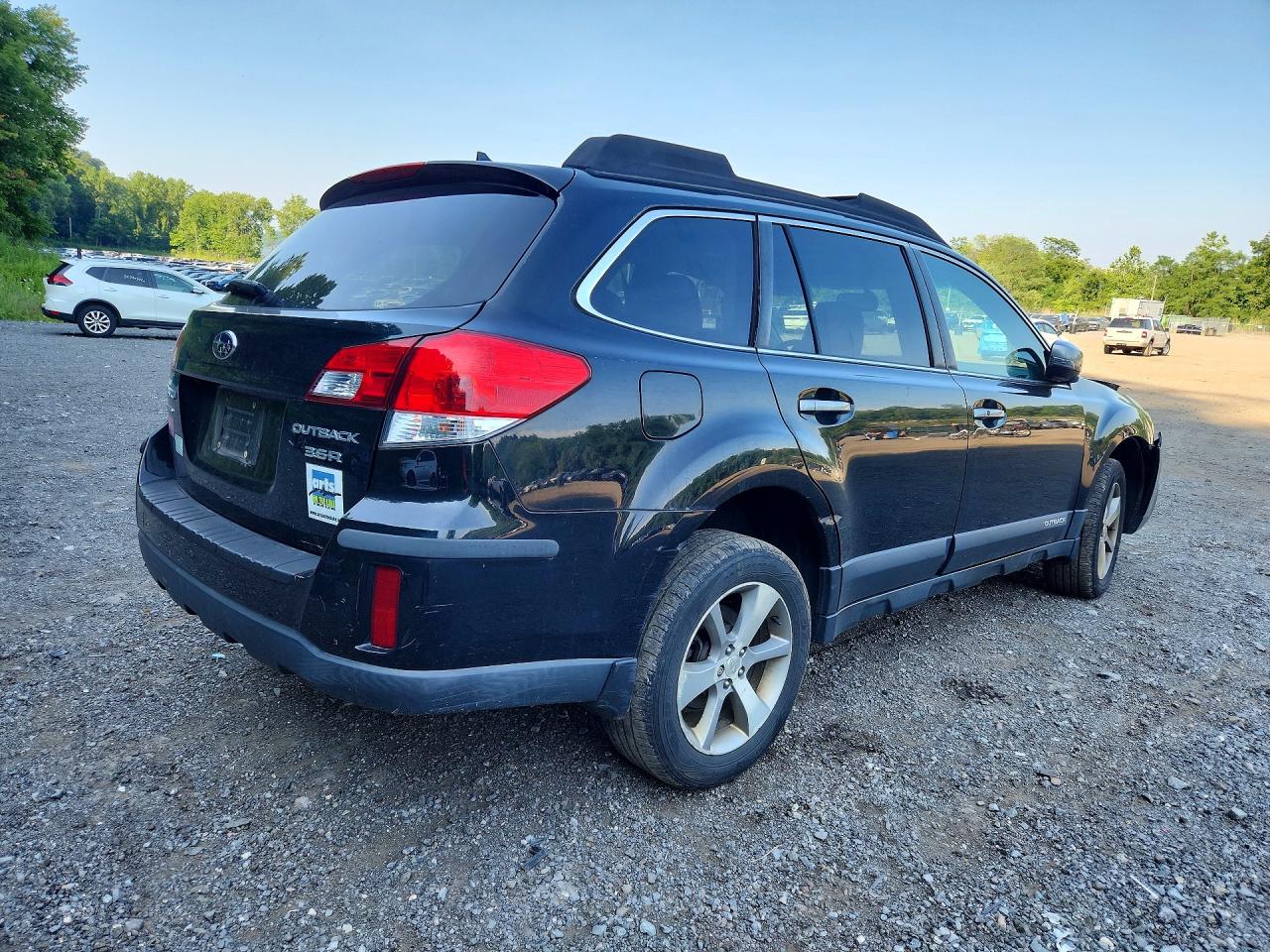 2013 SUBARU OUTBACK