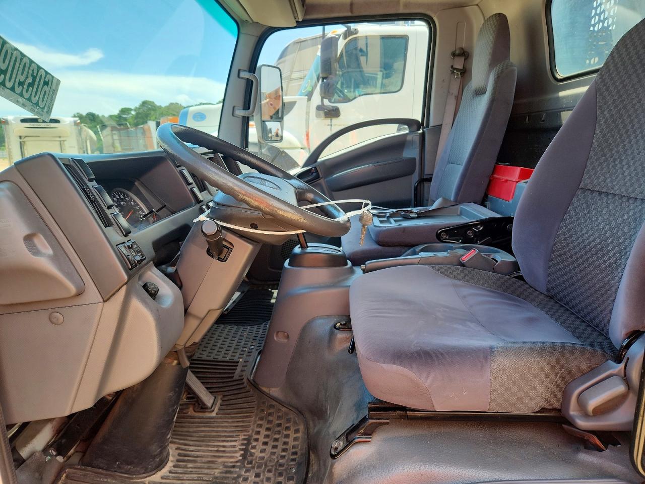 2011 ISUZU NPR