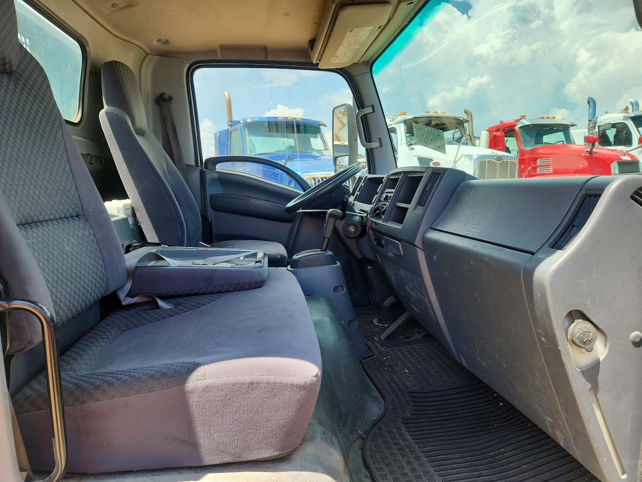 2011 ISUZU NPR
