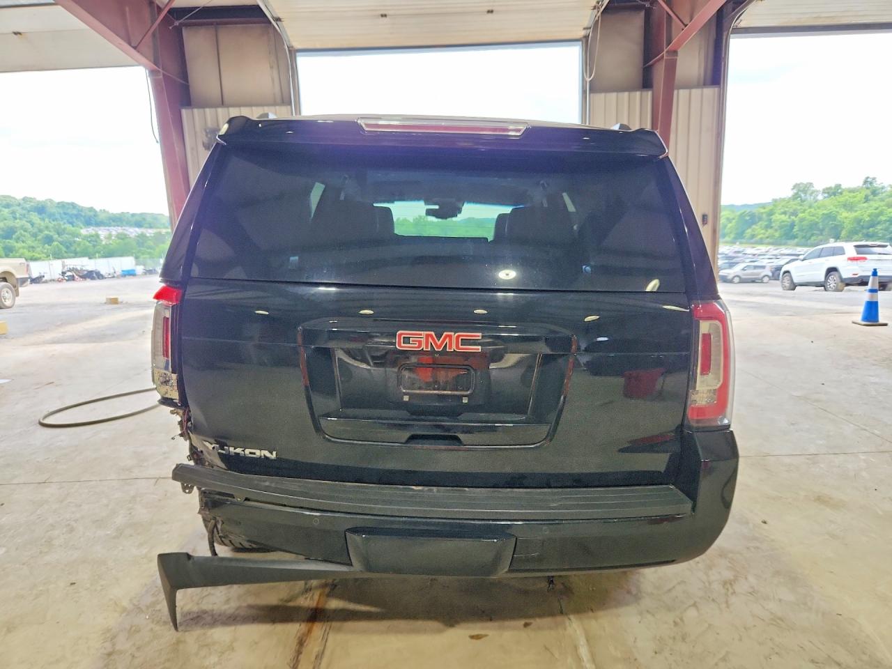 2017 GMC YUKON
