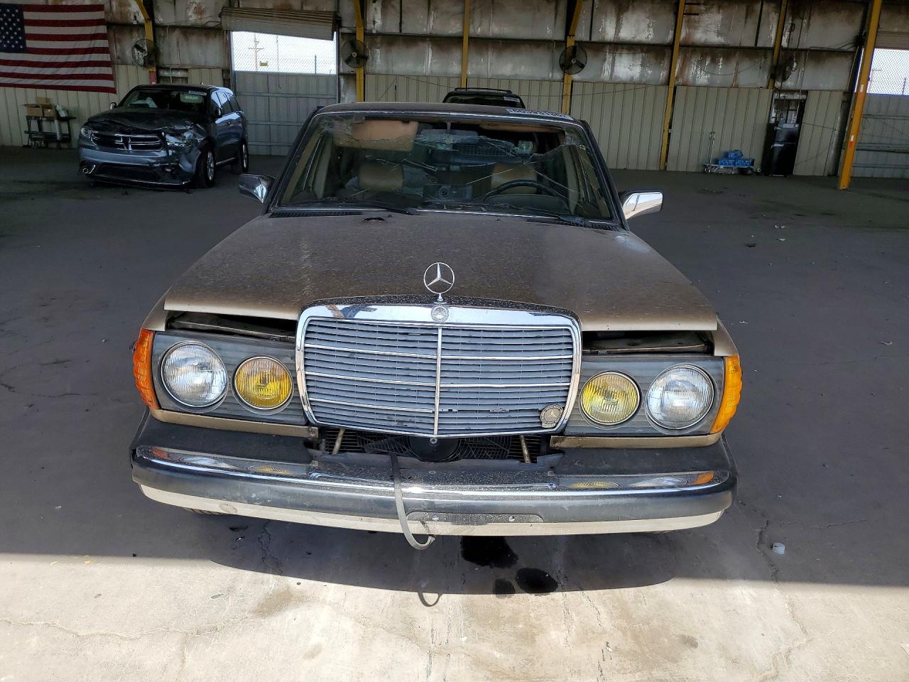 1984 MERCEDES-BENZ 300-CLASS