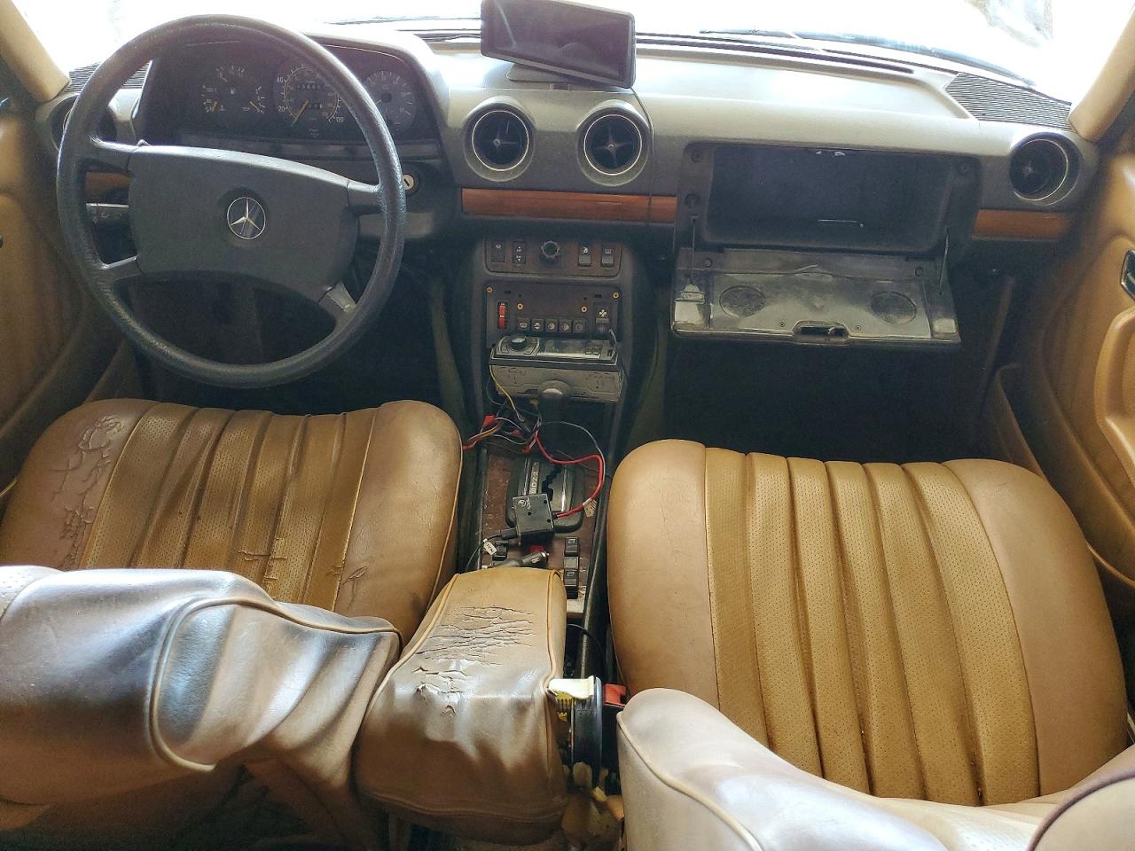 1984 MERCEDES-BENZ 300-CLASS